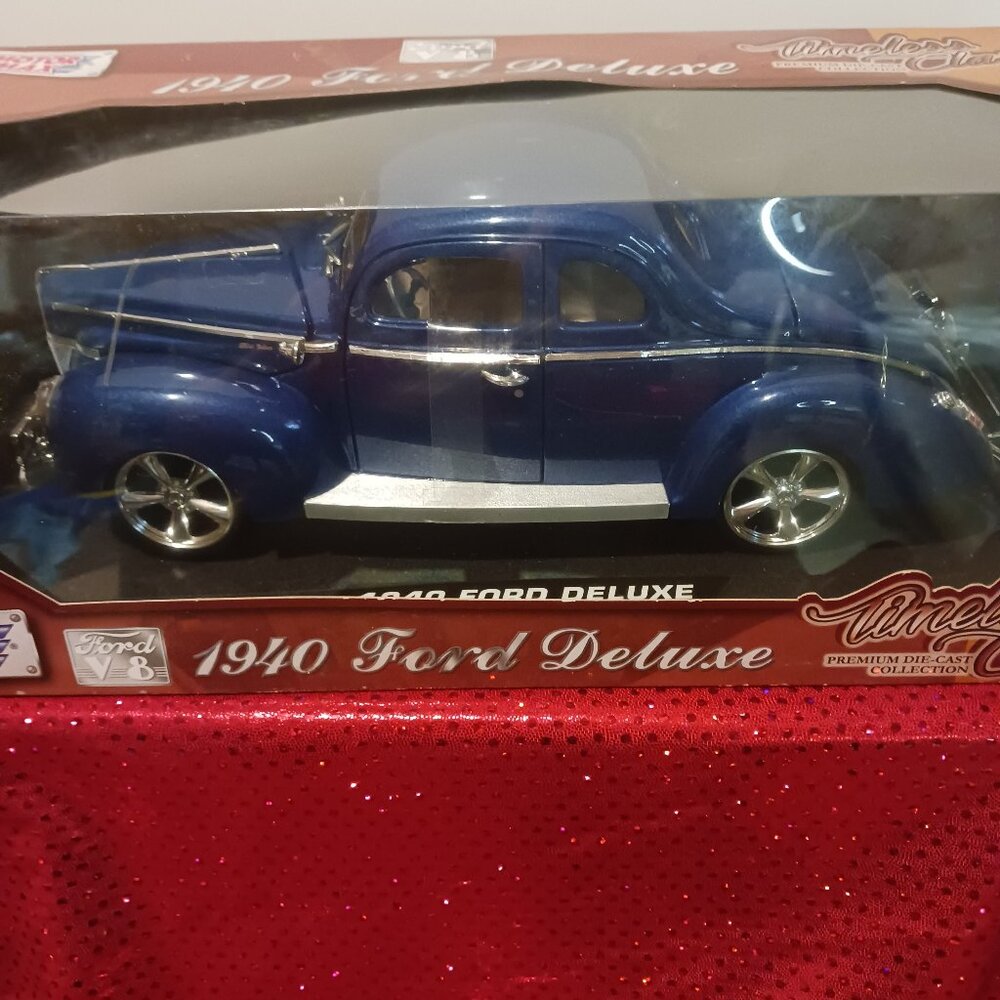 Motor Max 1940 Ford Deluxe Die Cast Car